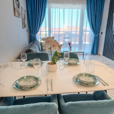 Sea View Luxury Apartments- Harbor View Luxury *